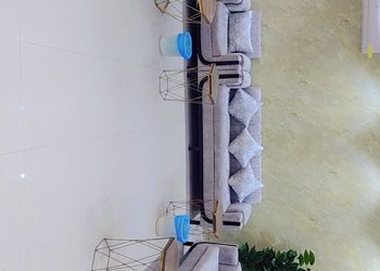 شاليه مع بلكونة ومسبح خارجي 