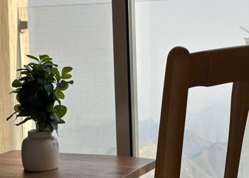 شقة بغرفة معيشة وغرفتين نوم 