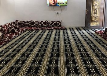 استراحة بمسبح داخلي وجلسة خارجية