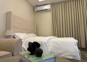 استديو هادئ بسرير ماستر