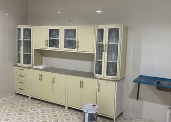 شاليه بمسبح خارجي ومسطح اخضر
