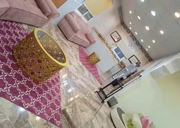 استراحة بإطلالة على مسبح وجبل