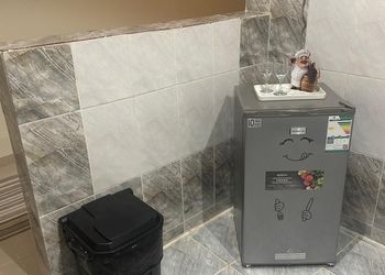 شقة بصالة جلوس ودخول ذاتي 
