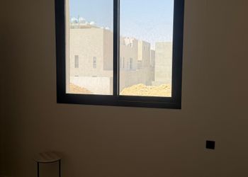 شقة بغرفة معيشة وغرفة نوم 
