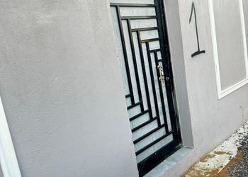 استديو بسرير ماستر وأثاث مريح 
