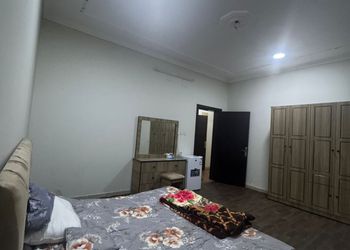 استديو بسرير ماستر 