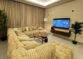 استديو بسرير ماستر وجلسة جانبية