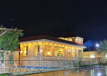 استراحة بمسطح اخضر وجلسة خارجية