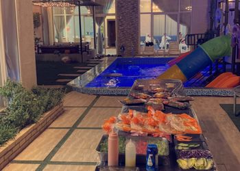 شاليه بالعاب مائية ومسطح اخضر