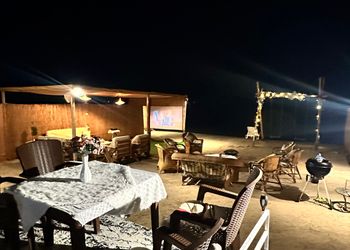 كرفان مع اطلالة على البحر