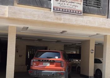 غرفة بسرير ماستر