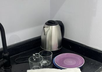 استديو بسرير ماستر وجلسة 