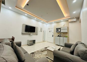 استديو بسرير ماستر وجلسة جانبية