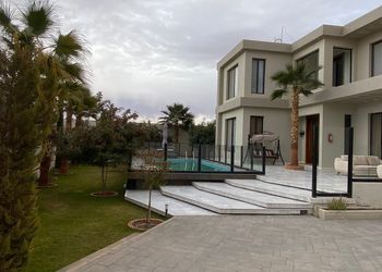 فيلا فاخرة بمساحات واسعة ومرافق متميزة