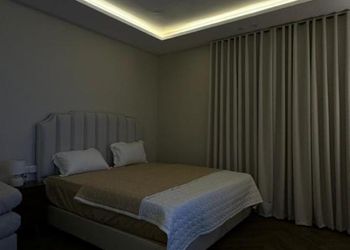 استديو بسرير ماستر وجلسة جانبية 