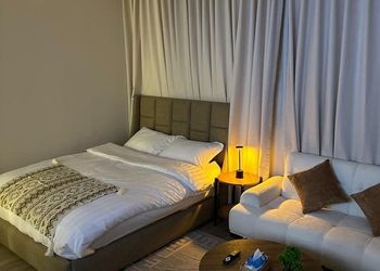 استديو بسرير ماستر وجلسة جانبية 