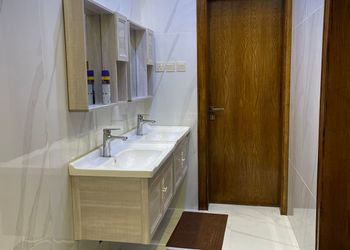 استراحة بمسطح اخضر وجلسه خارجيه