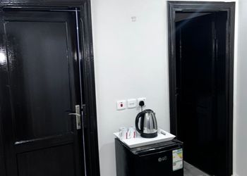 استديو بسرير ماستر وأثاث مريح 