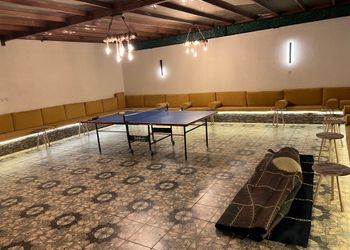 استراحة بمسطح اخضر و العاب اطفال
