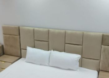 استديو بأثاث مريح وبسيط 