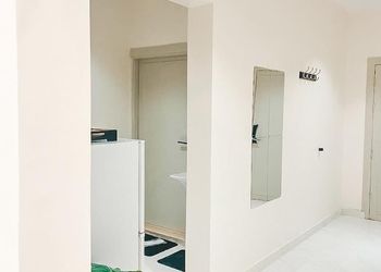 استديو بأثاث مريح وبسيط