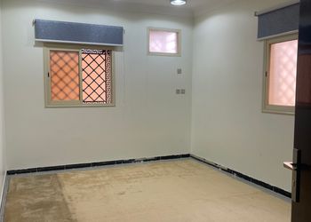 شقه كبيره ٣ غرف نوم مع مجلسين  