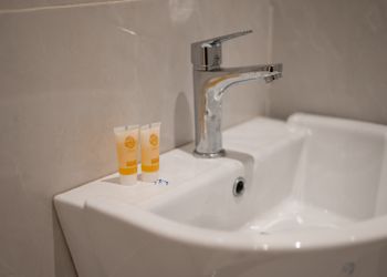 شقة بغرفة معيشة وغرفة نوم 
