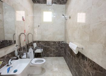 شقة بغرفة معيشة وغرفتين نوم 