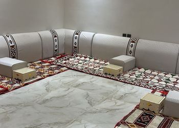 شقة بصالة ومسبح خارجي بجلسة خارجية