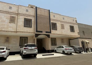استديو بسرير ماستر وجلسة مريحة 