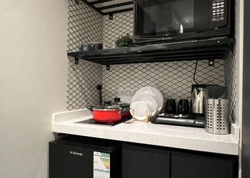 استديو بسرير ماستر وجلسة جانبية 