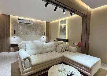 استديو انيق بجلسه ودخول ذاتي