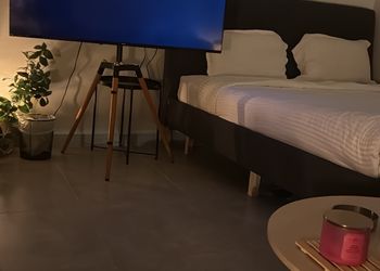 استديو بسرير ماستر وجلسة جانبية