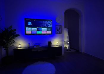 استديو بأثاث مريح وبسيط 