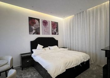 استديو بسرير ماستر 