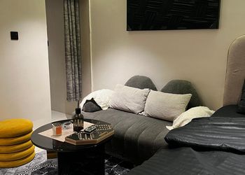 استديو هادئ بدخول ذاتي