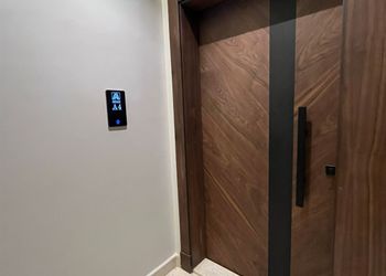 شقة بأثاث مريح وبسيط 