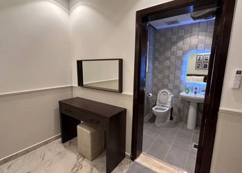 استديو بأثاث مريح وبسيط 