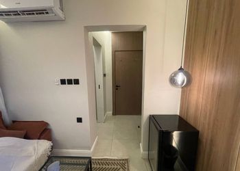 استديو بسرير ماستر وجلسة جانبية