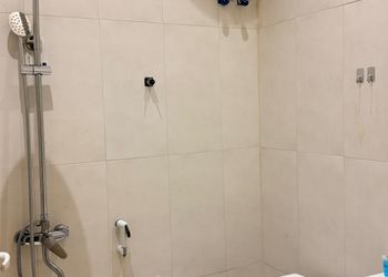 شقة بغرفة نوم و صالة بمدخل سيارة