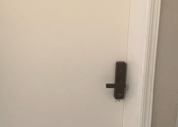استديو بأثاث مريح وبسيط 