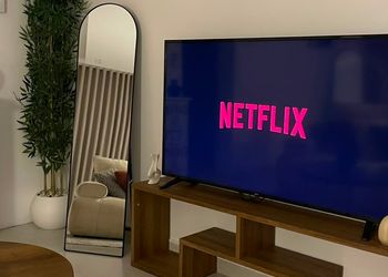 استديو بسرير ماستر وجلسة جانبية 