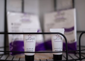 استديو بأثاث مريح وبسيط 