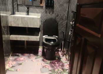 شقة بغرفتين نوم و بأثاث مريح