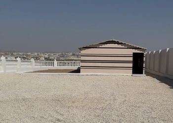 استرحة بمجلس شعبي وملحق خارجي 