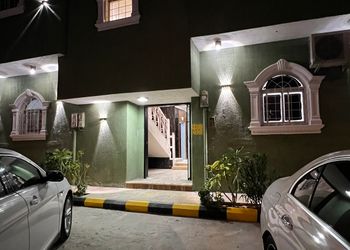 استديو بدخول ذاتي وجلسة خارجية