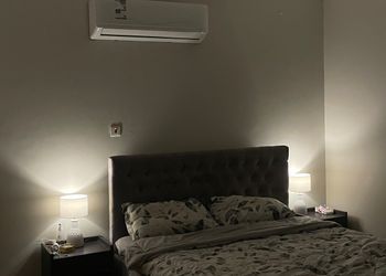 استديو بسرير ماستر وجلسة جانبية 