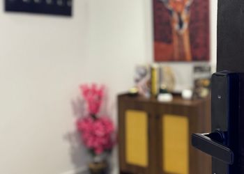 شقة بصالة مريحة ودخول ذاتي 