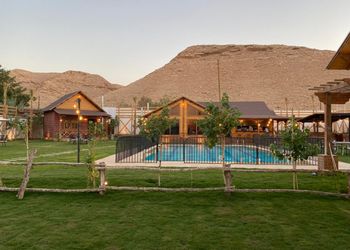 منتجع بكوخ ريفي وجلسات خارجية