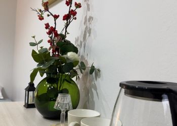 استديو بسرير ماستر وجلسة جانبية